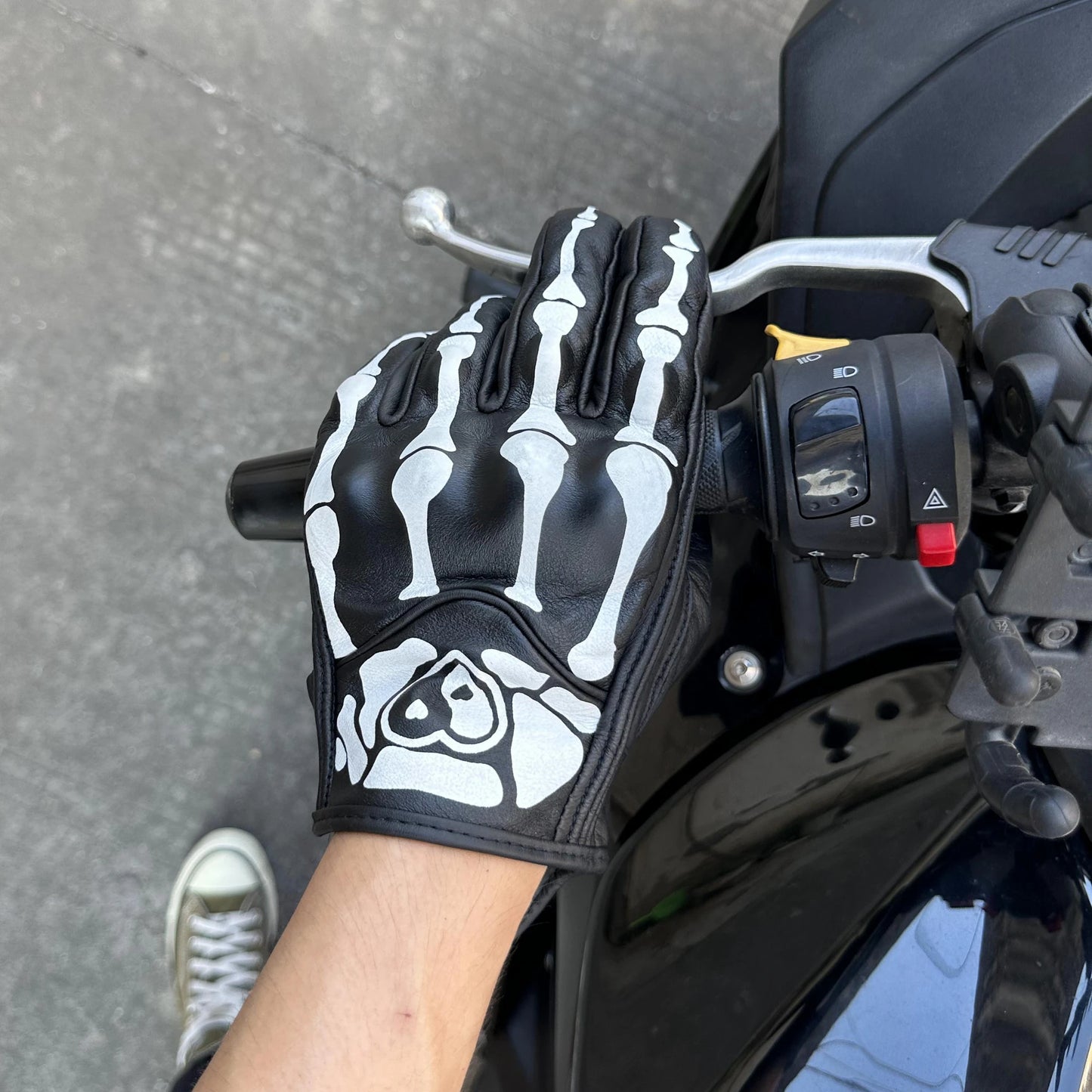 Skull Design Touch Screen Motorcycle Gloves